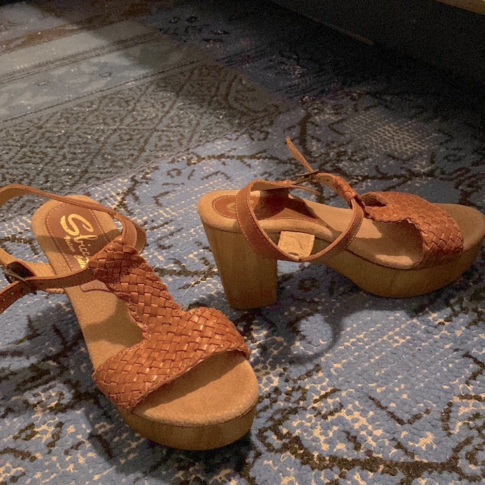 Sbicca Caramel Leather platform sa day with wooden heel
